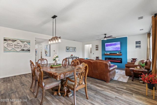 12897 LOGANS WALK Lane, Jacksonville, FL 32218