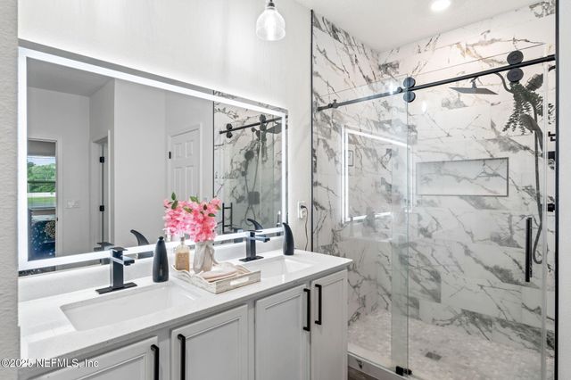 12897 LOGANS WALK Lane, Jacksonville, FL 32218