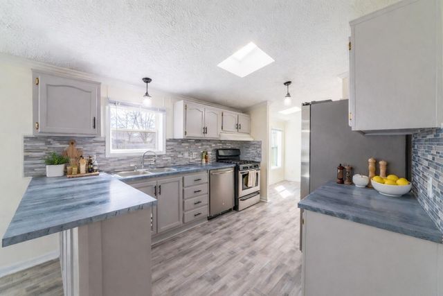 11327 N 550 E 7, Demotte, IN 46310