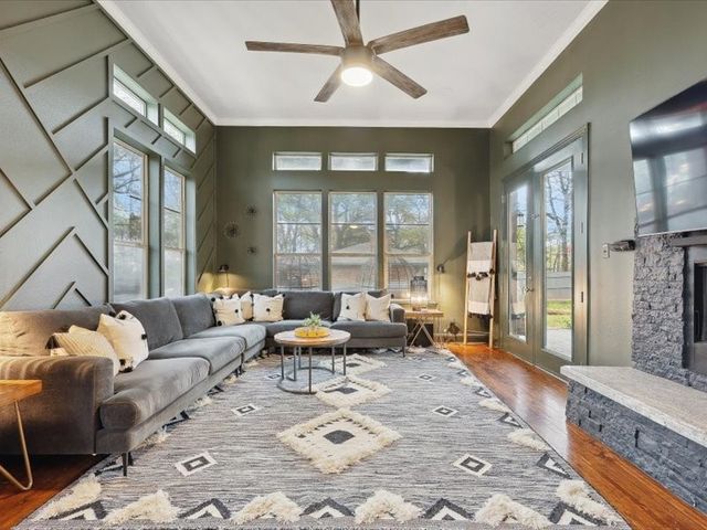 223 Oklahoma Avenue, Pottsboro, TX 75076