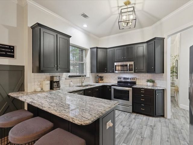 223 Oklahoma Avenue, Pottsboro, TX 75076