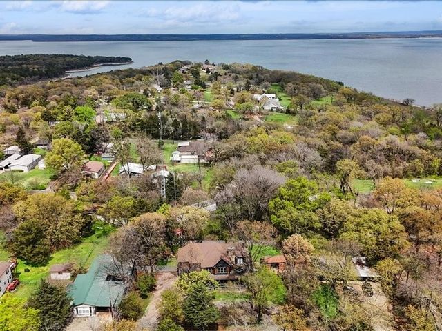 223 Oklahoma Avenue, Pottsboro, TX 75076