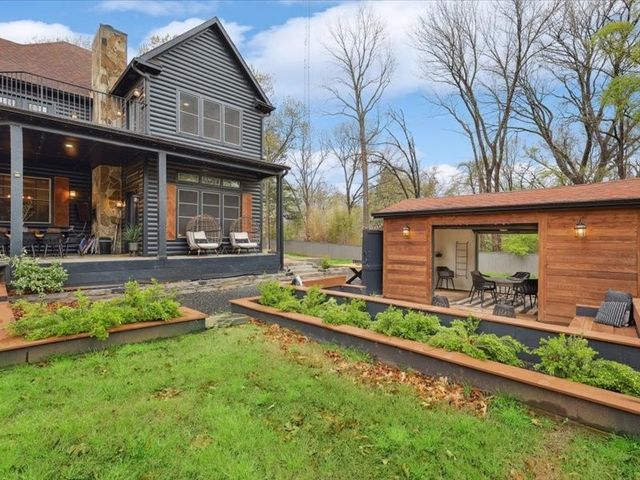 223 Oklahoma Avenue, Pottsboro, TX 75076