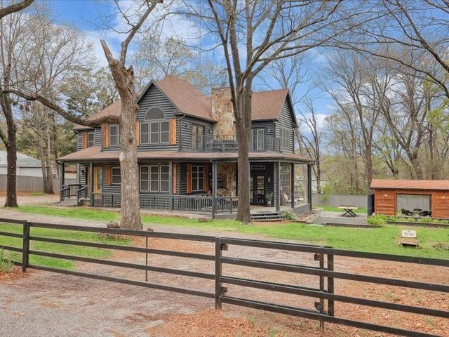 223 Oklahoma Avenue, Pottsboro, TX 75076