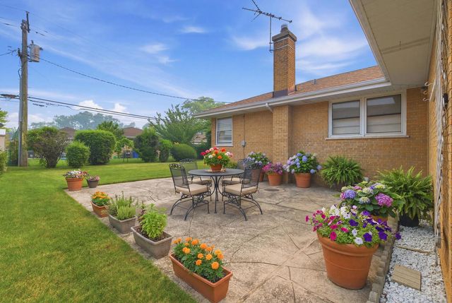 8531 W Agatite Avenue, Chicago, IL 60656