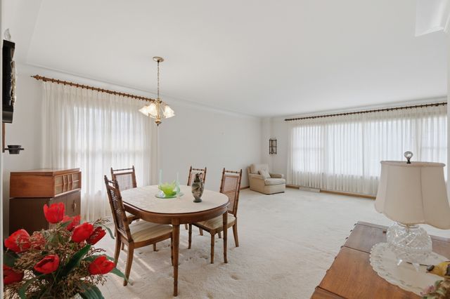 8531 W Agatite Avenue, Chicago, IL 60656
