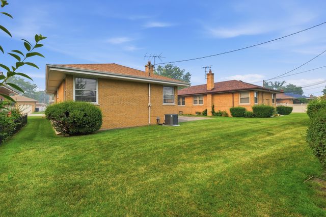 8531 W Agatite Avenue, Chicago, IL 60656