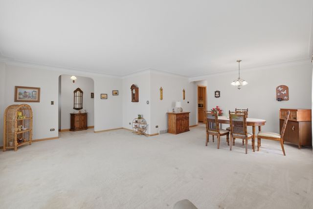 8531 W Agatite Avenue, Chicago, IL 60656