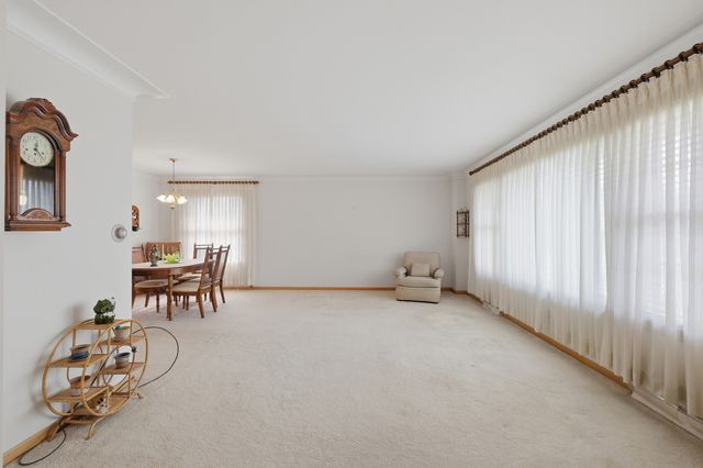 8531 W Agatite Avenue, Chicago, IL 60656