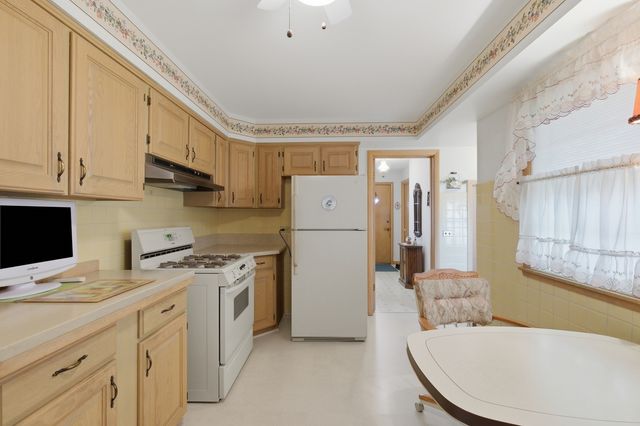 8531 W Agatite Avenue, Chicago, IL 60656