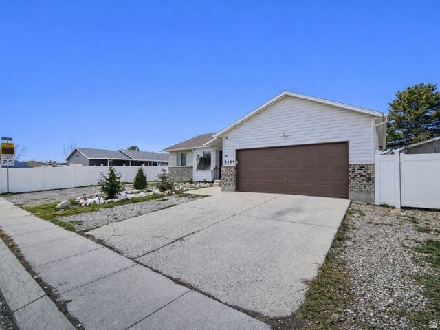 8464 S MEADOWLARK LN, West Jordan, UT 84088