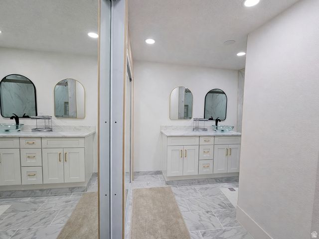 8464 S MEADOWLARK LN, West Jordan, UT 84088