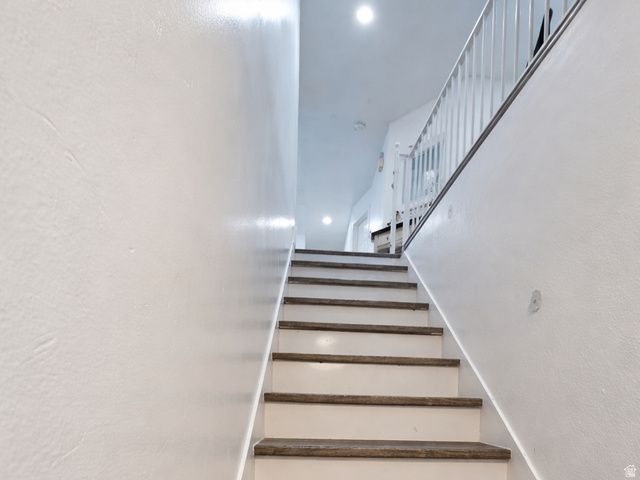 8464 S MEADOWLARK LN, West Jordan, UT 84088