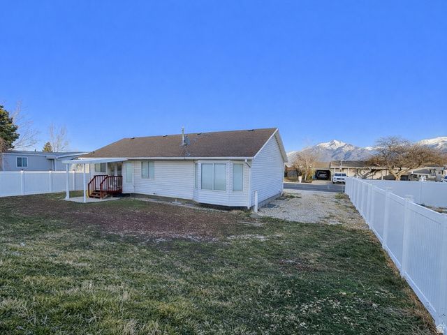 8464 S MEADOWLARK LN, West Jordan, UT 84088