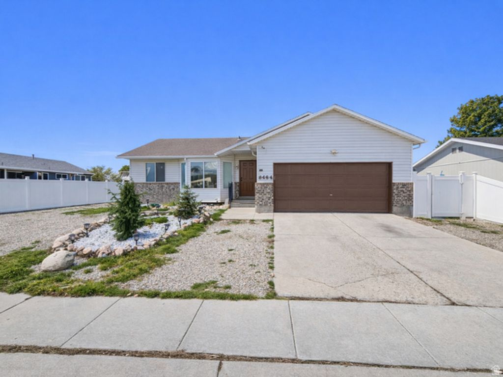 8464 S MEADOWLARK LN, West Jordan, UT 84088