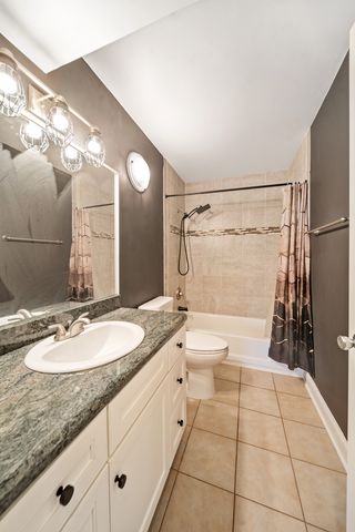 621 Tralee Court 3C, Schaumburg, IL 60193