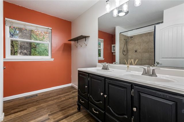 2 Douglas Circle, Bella Vista, AR 72715