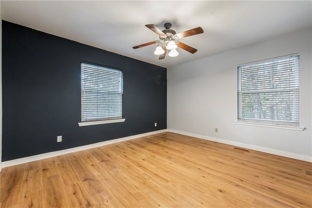 2 Douglas Circle, Bella Vista, AR 72715