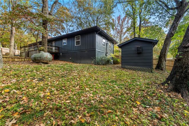 2 Douglas Circle, Bella Vista, AR 72715