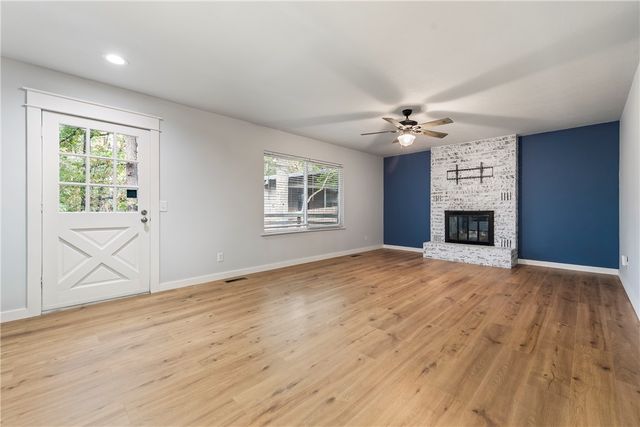 2 Douglas Circle, Bella Vista, AR 72715
