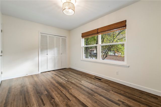 2 Douglas Circle, Bella Vista, AR 72715