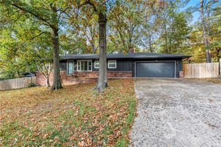 2 Douglas Circle, Bella Vista, AR 72715