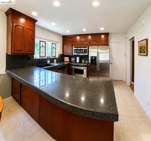 216 Boulder Dr, Antioch, CA 94509