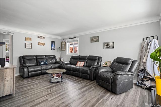 32099 Saint Margaret Street, Saint Clair Shores, MI 48082