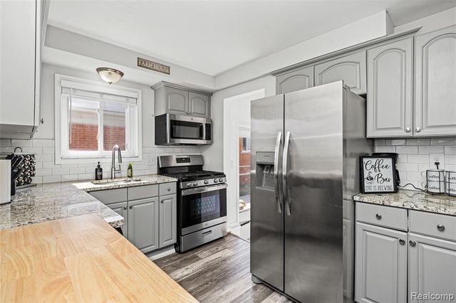 32099 Saint Margaret Street, Saint Clair Shores, MI 48082