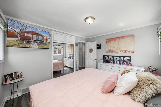 32099 Saint Margaret Street, Saint Clair Shores, MI 48082