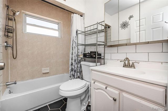 32099 Saint Margaret Street, Saint Clair Shores, MI 48082