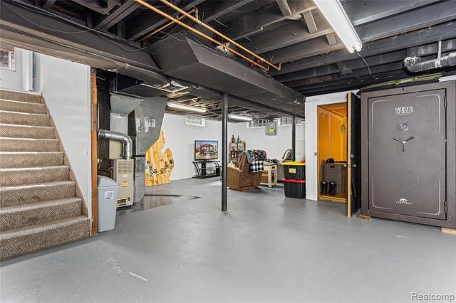 32099 Saint Margaret Street, Saint Clair Shores, MI 48082