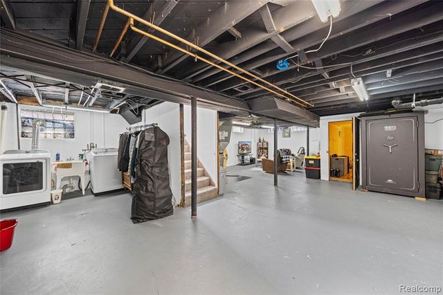 32099 Saint Margaret Street, Saint Clair Shores, MI 48082