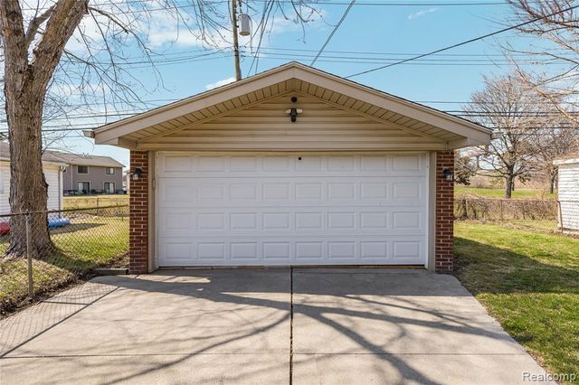 32099 Saint Margaret Street, Saint Clair Shores, MI 48082