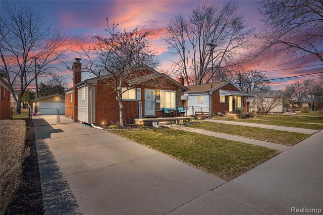 32099 Saint Margaret Street, Saint Clair Shores, MI 48082