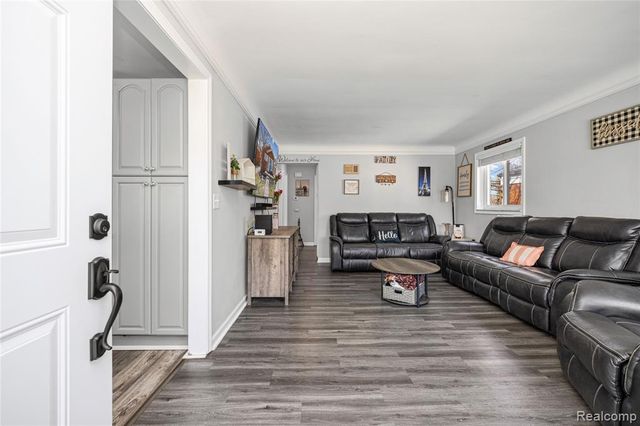 32099 Saint Margaret Street, Saint Clair Shores, MI 48082