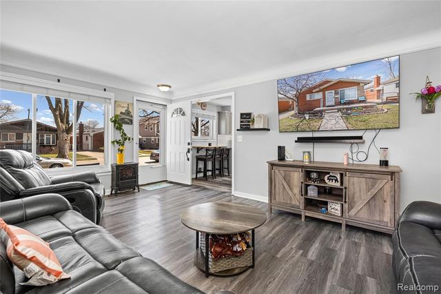 32099 Saint Margaret Street, Saint Clair Shores, MI 48082