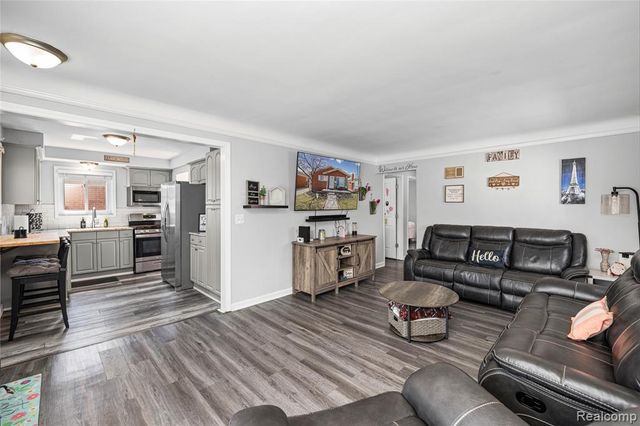 32099 Saint Margaret Street, Saint Clair Shores, MI 48082