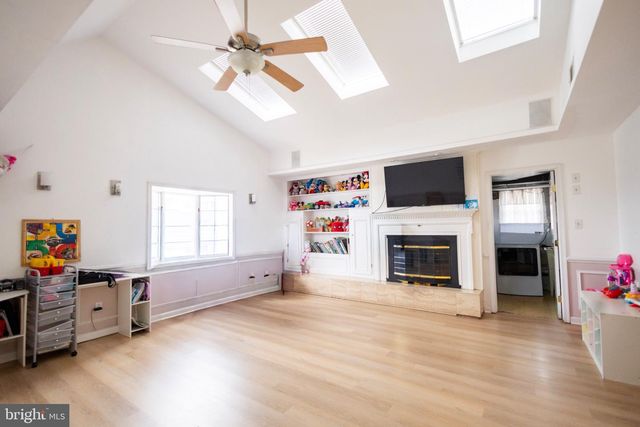 24 ROSE APPLE, Levittown, PA 19056