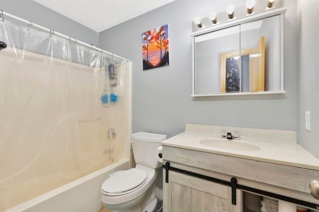 1917 N Covington St, Wichita, KS 67212