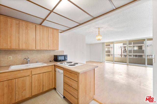 1300 Midvale Avenue 409, Los Angeles, CA 90024