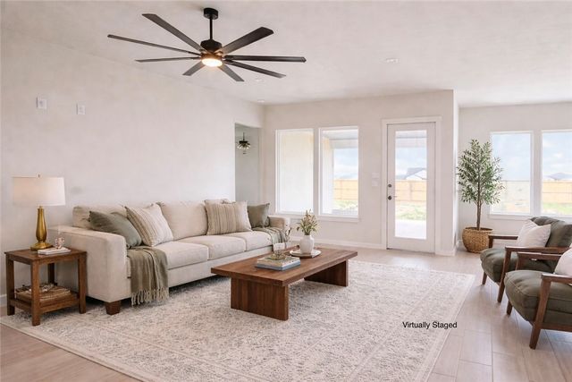 1453 Lois Chesney St, Corpus Christi, TX 78415