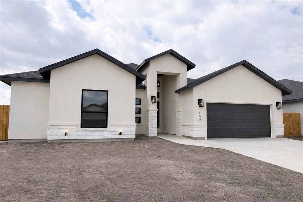 1453 Lois Chesney St, Corpus Christi, TX 78415