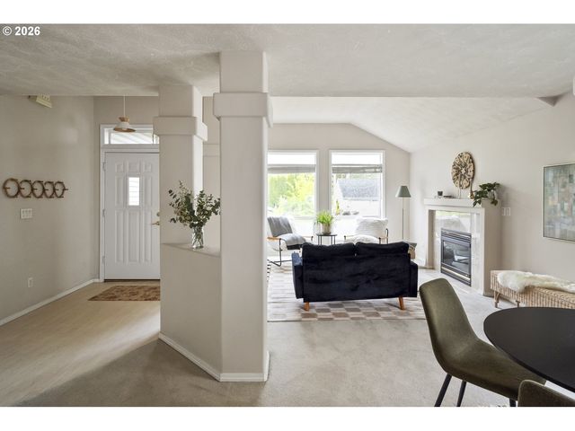 1747 Ne GERTZ Rd, Portland, OR 97211