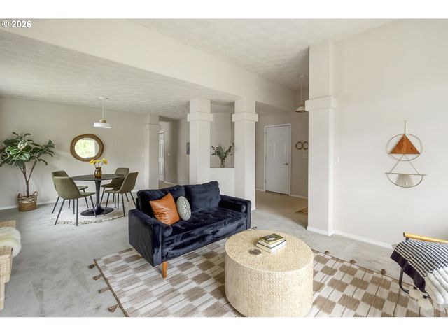 1747 Ne GERTZ Rd, Portland, OR 97211