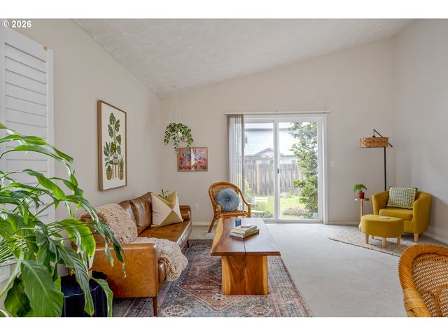 1747 Ne GERTZ Rd, Portland, OR 97211