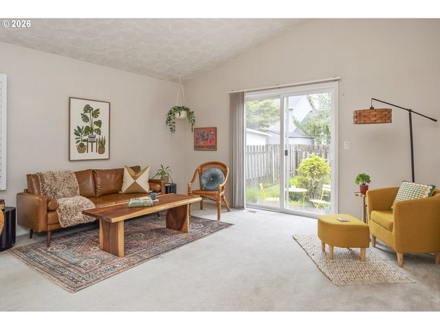 1747 Ne GERTZ Rd, Portland, OR 97211