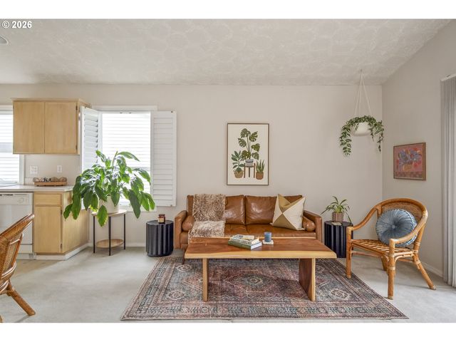 1747 Ne GERTZ Rd, Portland, OR 97211