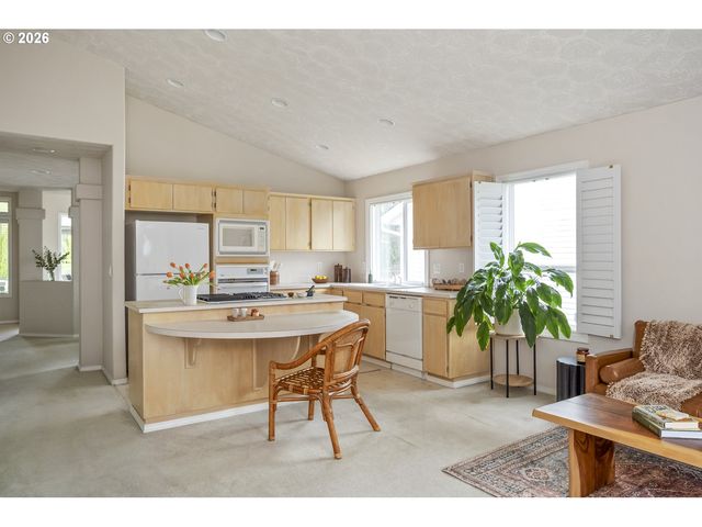 1747 Ne GERTZ Rd, Portland, OR 97211