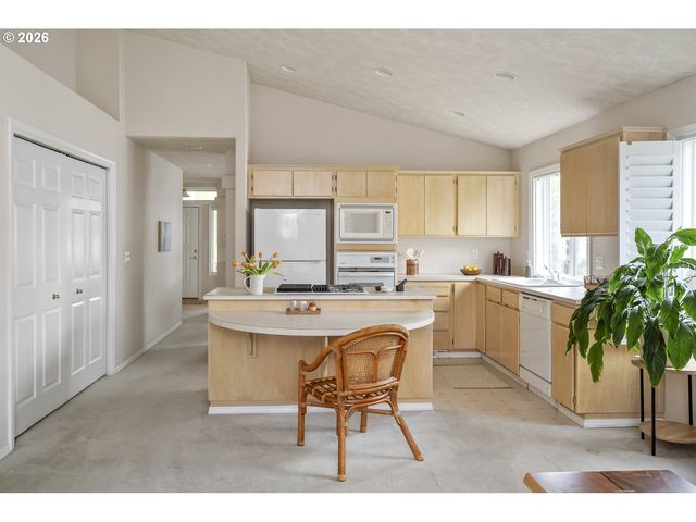 1747 Ne GERTZ Rd, Portland, OR 97211